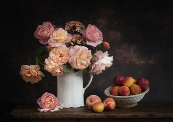 Rosas y melocotones elegantes