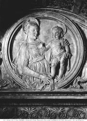 Madonna y Niño del Monumento a Carlo Marsuppini