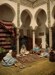 Mujeres moriscas haciendo alfombras árabes, Argel, Argelia, c. 1899
