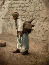 Aguador de Jerusalén, Tierra Santa, c.1890-c.1900 (impresión fotocromática)