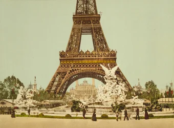 Torre Eiffel y fuente, Exposición Universal, París, Francia, c.1900