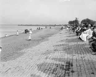 Frente al Edificio Alemán, Jackson Park, Chicago, c.1900