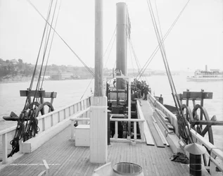 Vapor Clermont, cubierta, mirando hacia popa, 1909