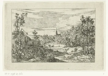 Paisaje de dunas y vista de casas e iglesia de Scheveningen