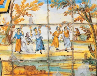 Detalle de la decoración de mayólica del Claustro de las Clarisas