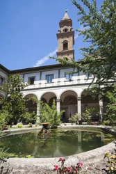 Arquitectura: vista del claustro de los muertos