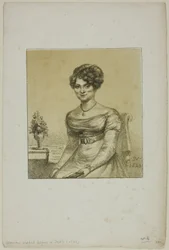 Mujer sentada frente a una mesa