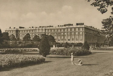 Ala Este de Hampton Court Añadida por Wren en el Sitio del Trabajo del Cardenal, c1935