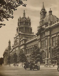 Fachada del Museo Victoria y Alberto en Cromwell Road