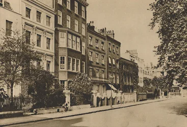 Plaza de Kensington que aún conserva la paz de dos siglos, c1935
