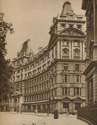 Casa Salisbury: Suntuosas Instalaciones Comerciales en la Ciudad, c1935