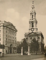 St. Mary-Le-Strand, distinguida por el ensanchamiento moderno de la calle, c. 1935