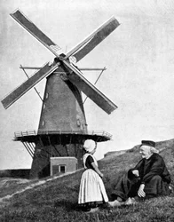 Escena tradicional holandesa con molino de viento, Holanda, 1936