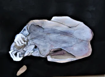 Figura azul contemplativa