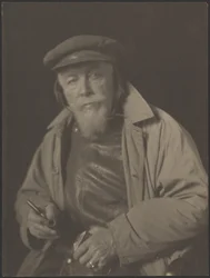 [Hombre barbudo con gorra y pipa (probablemente un viejo capitán de barco)]