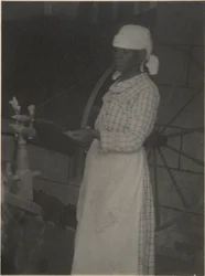 Mujer en la rueca