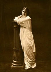 Señorita Isadora Duncan, finales del siglo XIX