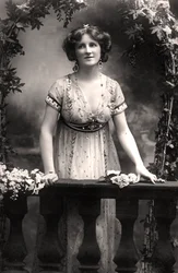 Nina Sevening, actriz