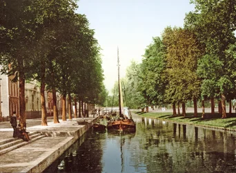 Barcaza de vela en el Canal de la Princesa en La Haya, 1890-1900