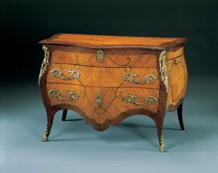 Cómoda rococó, mediados del siglo XVIII