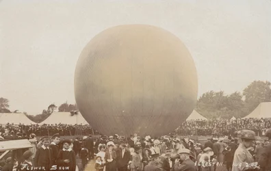 Globo aerostático en la Exposición de Flores de Ilkeston, Derbyshire, 2 de agosto de 1909