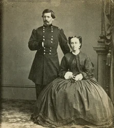 General de División George B. McClellan y su esposa, publicado por Anthony