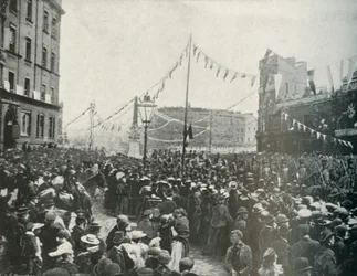 La procesión real: La Real Artillería Montada pasando por St. Georges Circus, Borough, 1897