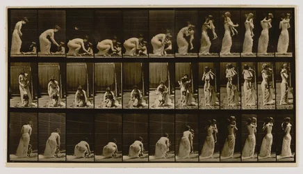Mujer levantando y cargando a un niño, del libro Animal Locomotion
