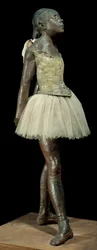 Escultura de una bailarina de 14 años o gran bailarina vestida