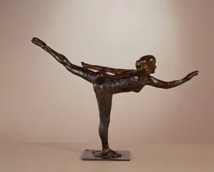 Bailarina: Arabesco en la Pierna Derecha, Brazo Izquierdo en Línea, c. 1877-1885, fundido c. 1919-1931