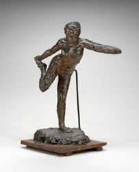 Bailarina sosteniendo su pie derecho con su mano derecha, c.1900-1911