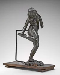 Bailarina mirando la planta de su pie derecho, c. 1890s