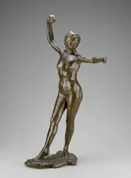 Bailarina lista para bailar, pie derecho adelante