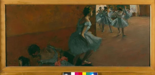 Bailarinas subiendo una escalera