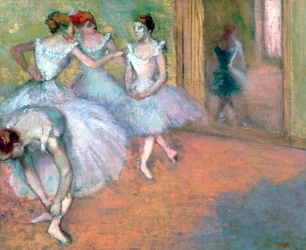 Cuatro bailarinas en el vestíbulo, finales del siglo XIX-principios del siglo XX