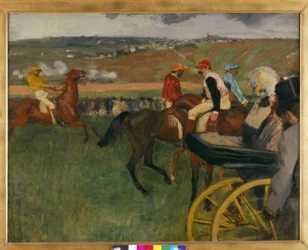 El campo de carreras. Jinetes aficionados cerca de un coche