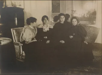 Paule Gobillard, Jeannie Gobillard, Julie Manet y Geneviève Mallarmé, 1895