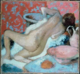 Mujer secándose