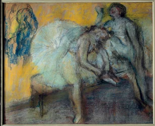Dos bailarinas en reposo