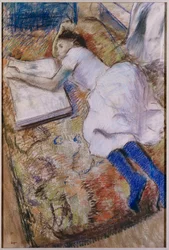 Joven niña estirada mirando un álbum, c.1889