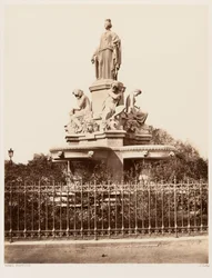 Nîmes, fuente