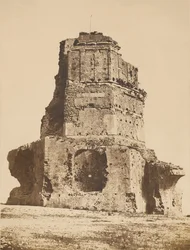 [Ruinas, Tour Magne]