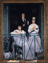 Balcón. Dos jóvenes mujeres con un abanico y una sombrilla y un hombre con corbata. Retrato de Berthe Morisot (1841-1895), pintora francesa, Fanny Claus (1846-1877), violinista, Antoine Guillemet (1841-1918) paisajista y al fondo Leon Leenhoff. Pintura de 
