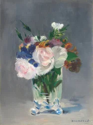 Flores en un jarrón de cristal