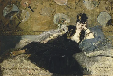 Mujer con abanicos