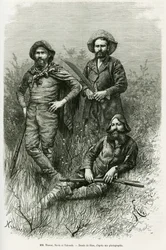 Miembros de la expedición: Sr. Thouar (acostado), Sr. Novis (de pie a la izquierda) y Sr. Valverde (de pie a la derecha). Grabado por Riou, para ilustrar la historia Viaje en el Chaco Boreal