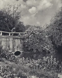 El puente del Canal sobre el Frays, Uxbridge (foto en blanco y negro)