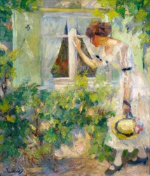 Mujer joven mirando por una ventana