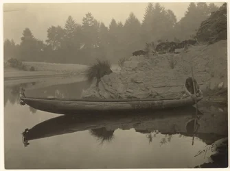 Pesca desde una canoa - Hupa