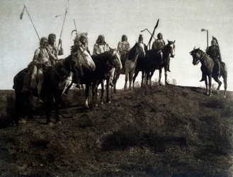 Indios americanos: guerrero apsaroke a caballo